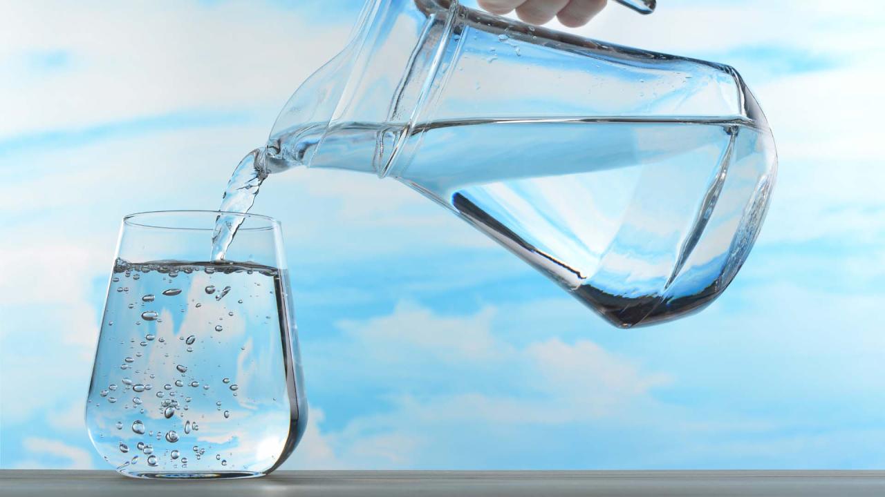 tai-sao-nuoc-dien-giai-ion-kiem-dun-len-lai-co-can-trang